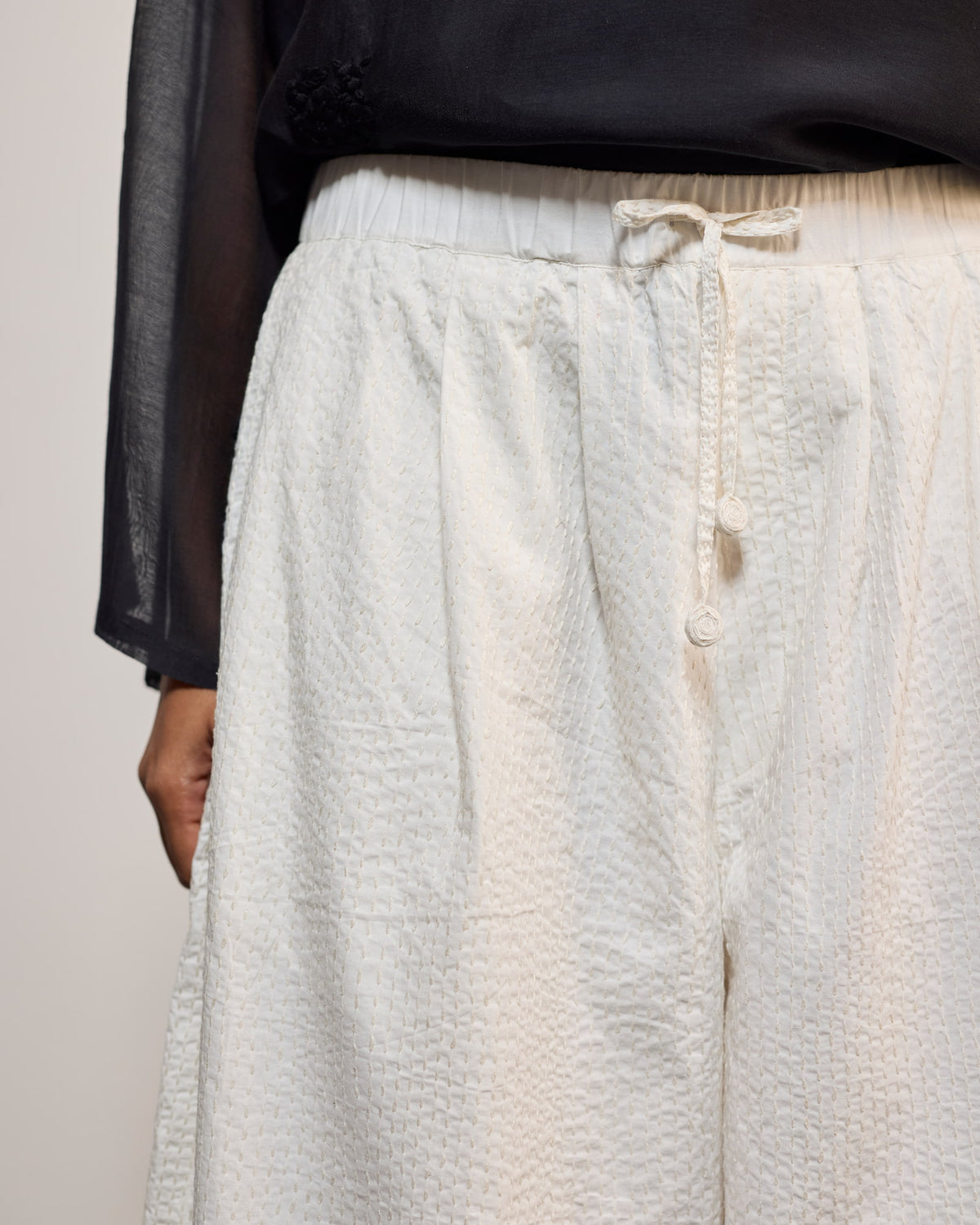KALU WHITE GUDRI (PANTS)