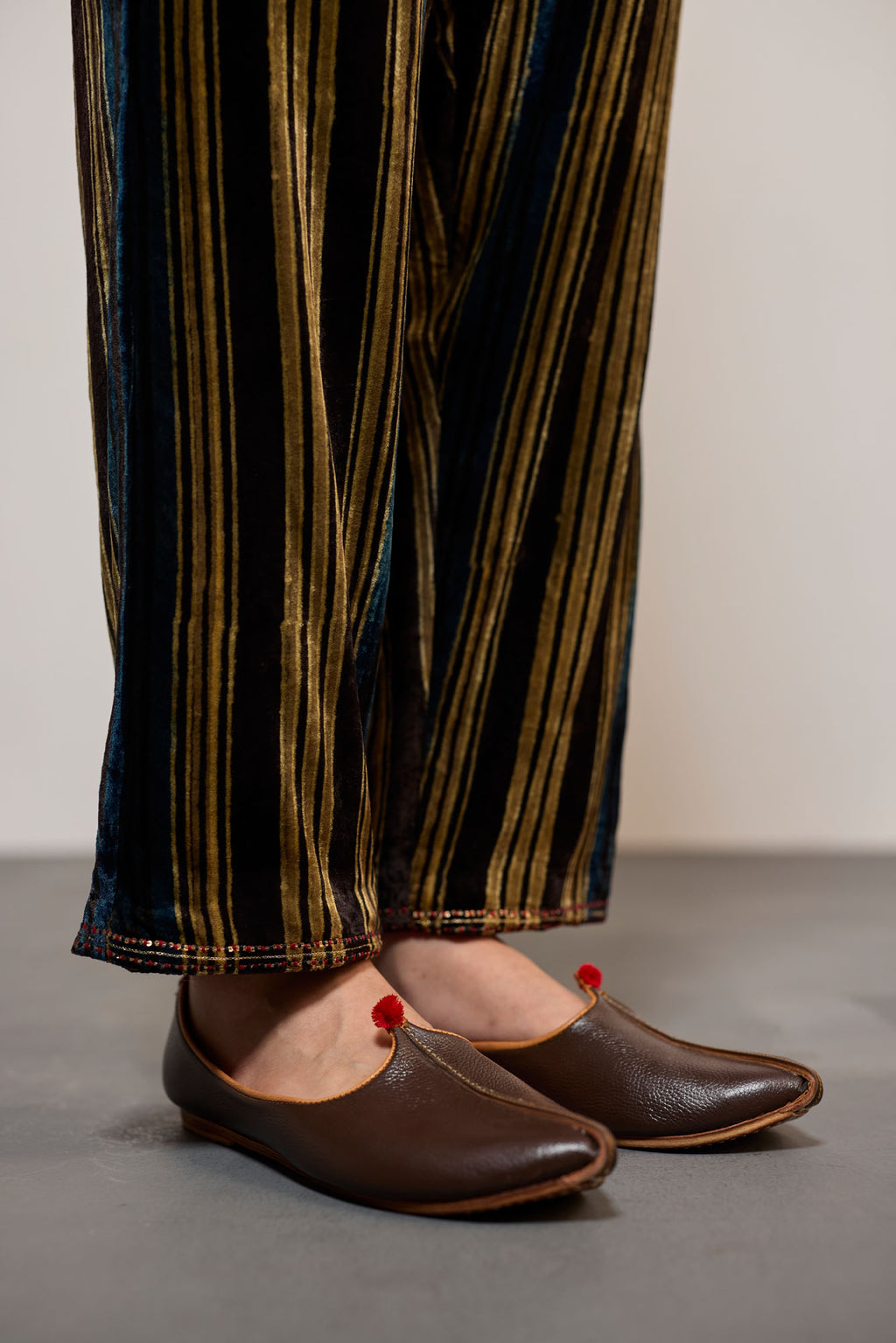 BROWN DHARI VELVET (PANT)