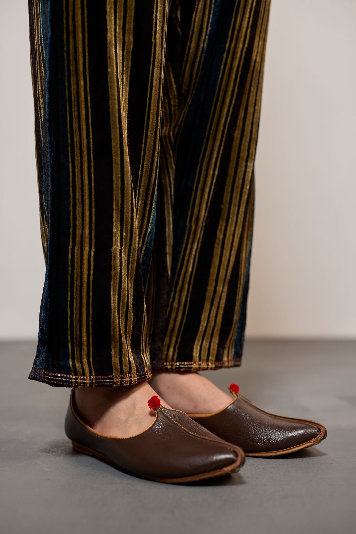 BROWN DHARI VELVET (PANT)