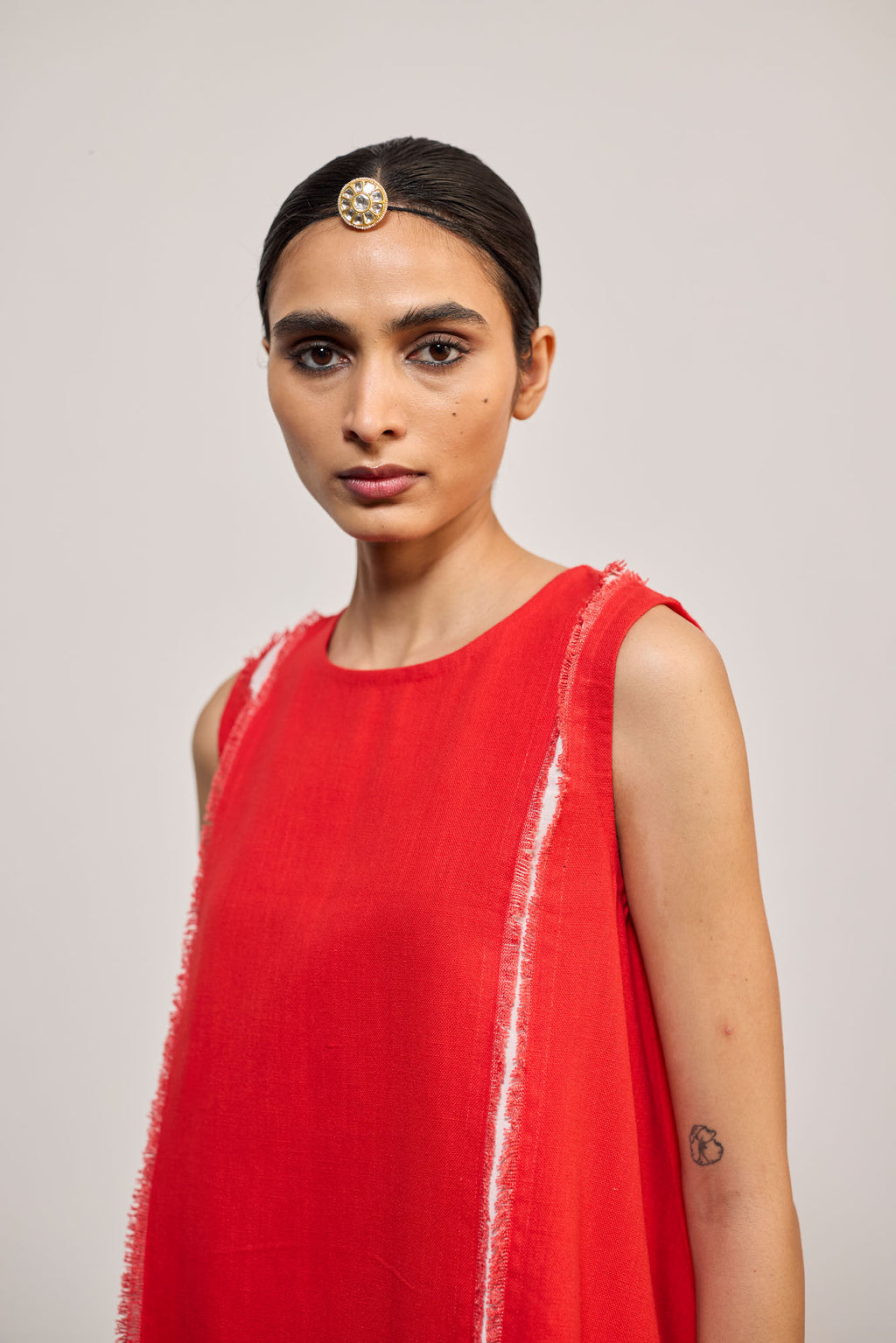 SLEEVELESS LAAL