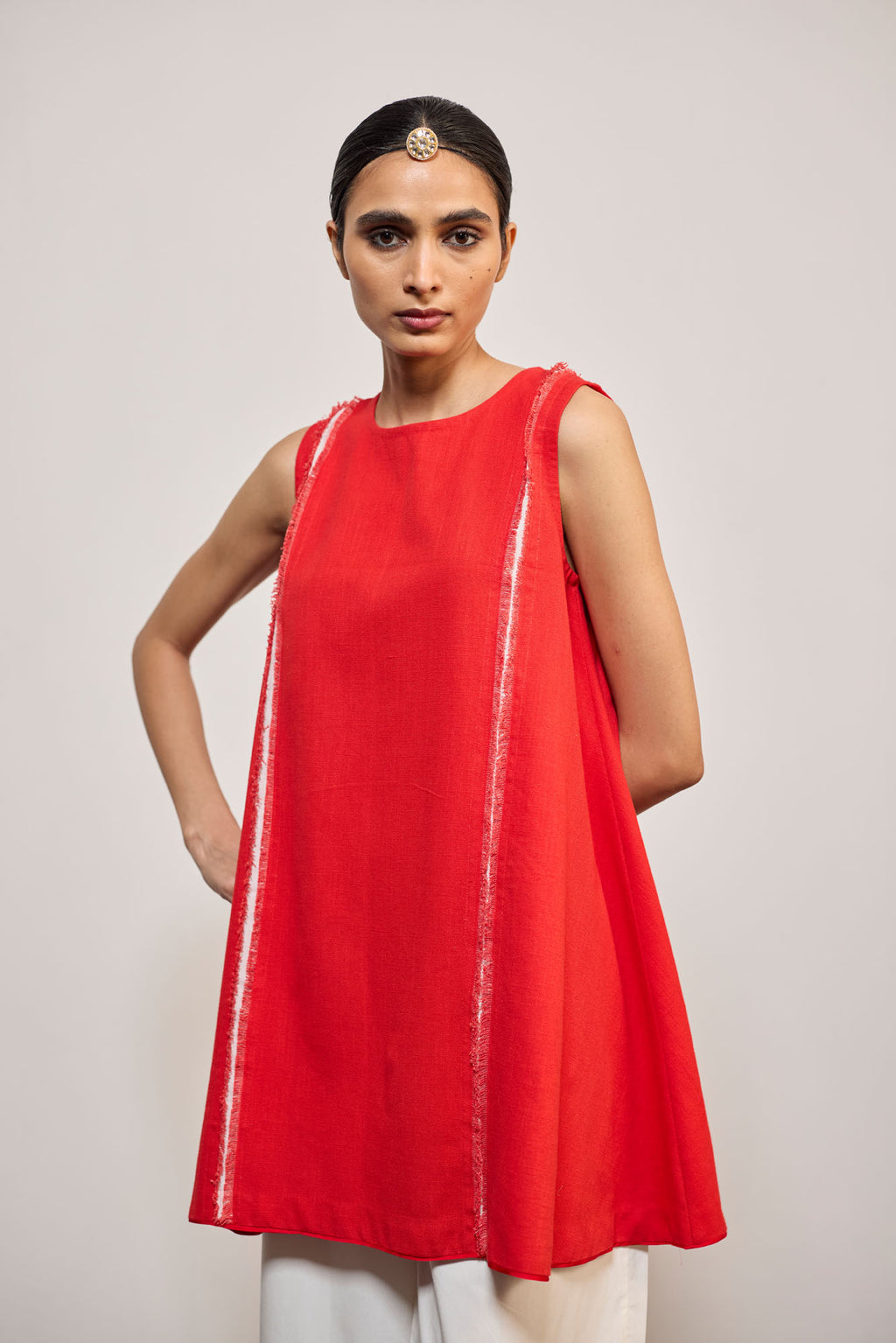 SLEEVELESS LAAL