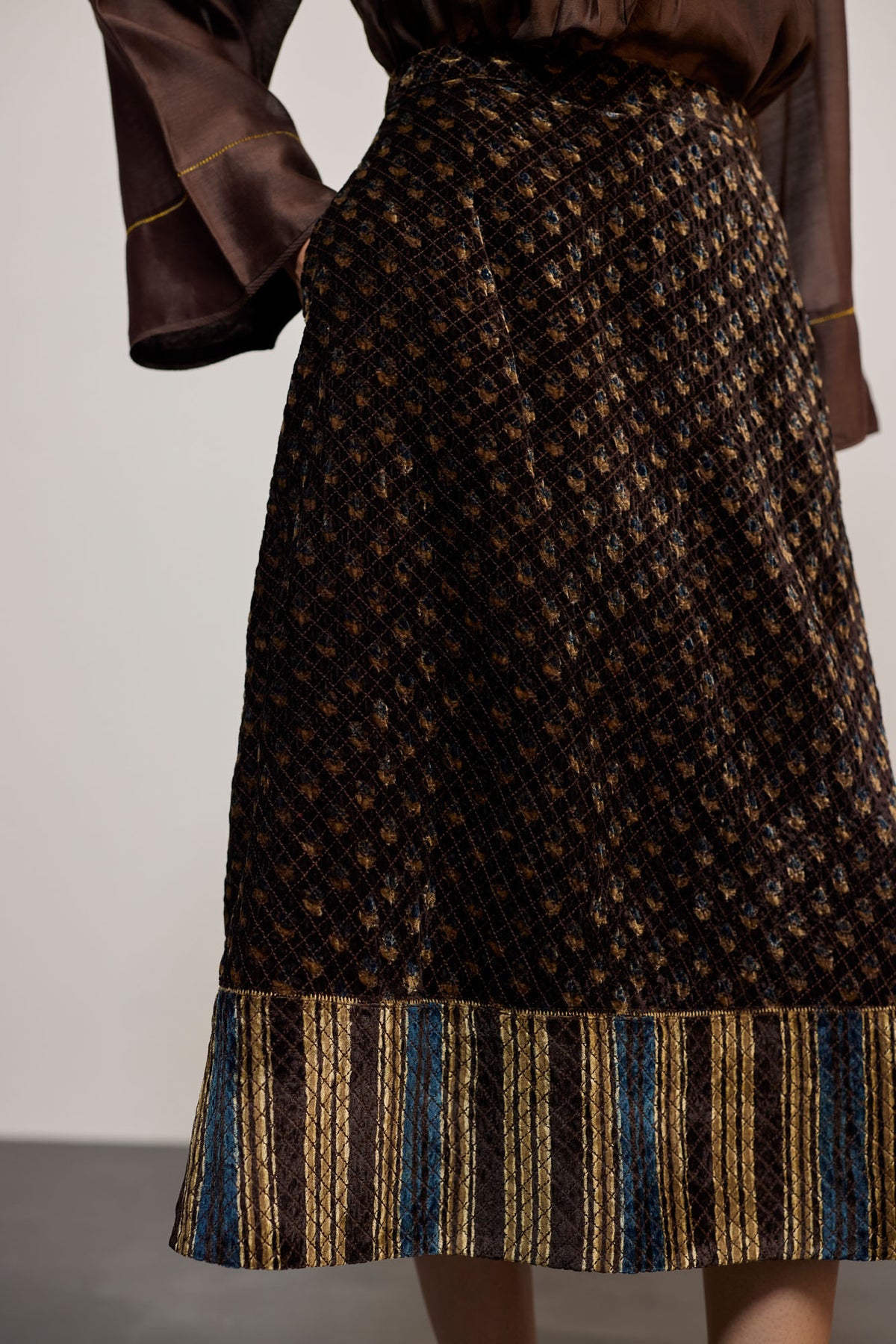 QUILTED VELVET BROWN (SKIRT)
