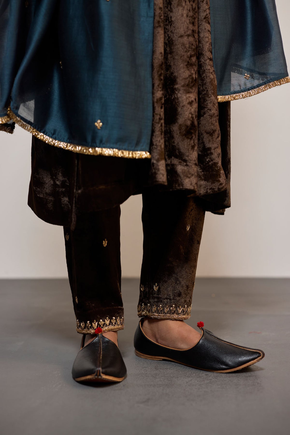 BHURIYA VELVET (SUIT SET)
