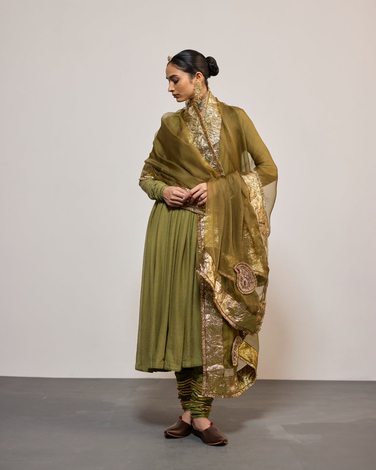 MEHNDI GHEREDAAR (SUIT SET)