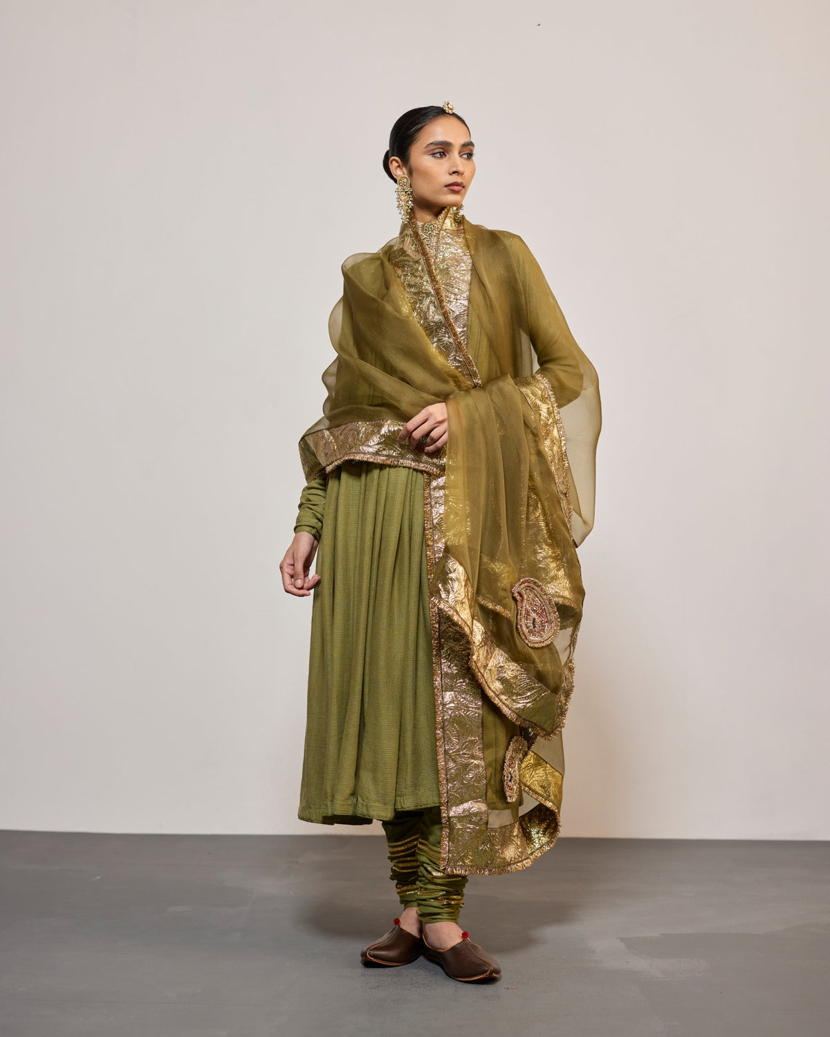 MEHNDI GHEREDAAR (SUIT SET)