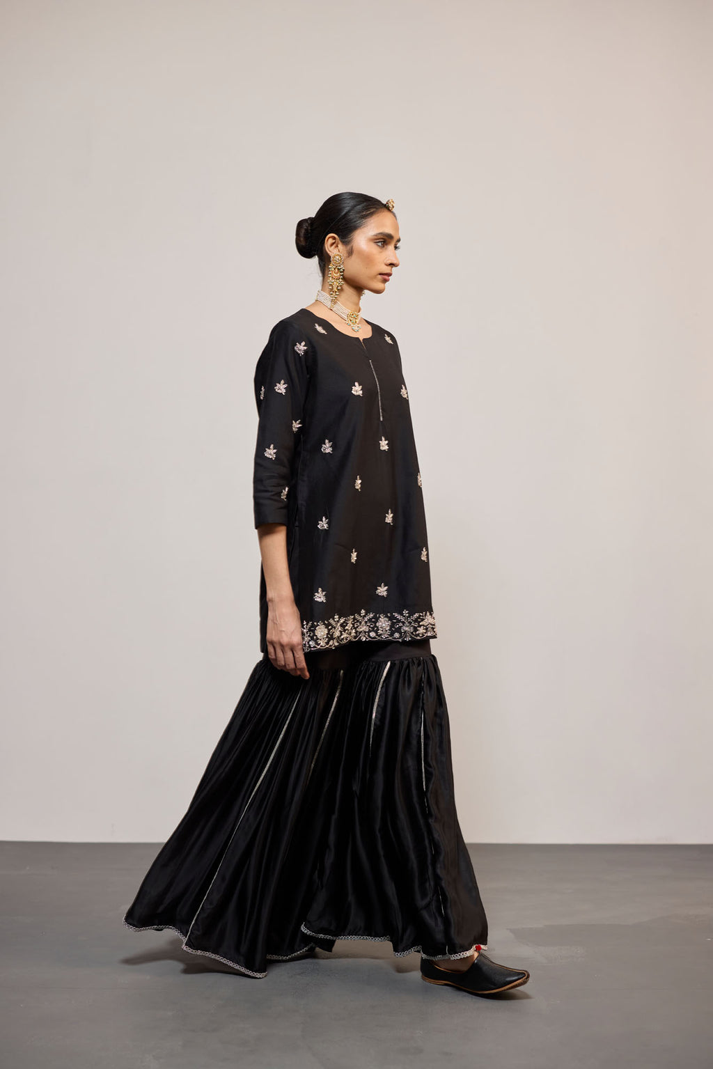 KAAJLI (SHARARA)