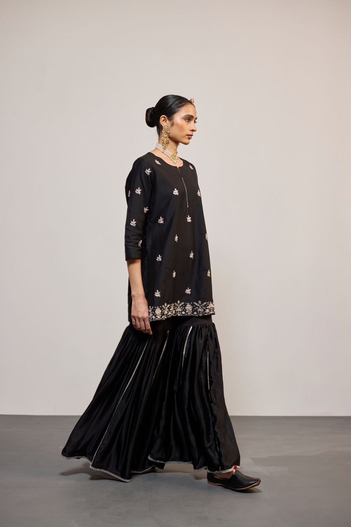 KAAJLI (SHARARA)